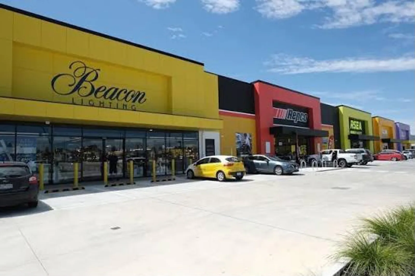 Retail strip repaint — Beacon, Repco and Beaurepaires